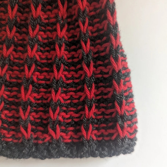 Red and Black Handmade Knitted Hat Touque - Picture 5 of 6